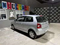 Usado VW Polo Trendline 65 CV (47 kW) 2002 Gris / plata Berlina