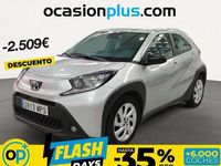 Usado Toyota Aygo Play 72 CV (52 kW) 2024 Gris Utilitario
