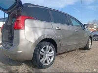Usado Peugeot 5008 Allure 120 CV (88 kW) 2015 Beige Monovolumen