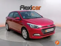 Usado Hyundai i20 75 CV (55 kW) 2018 Rojo Berlina