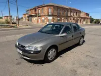 Usado Opel Vectra 100 CV (73 kW) 1999 Beige Berlina