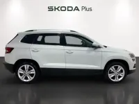 Usado Skoda Karoq Ambition 150 CV (110 kW) 2021 Blanco SUV