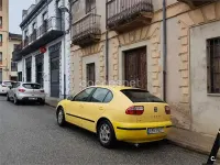 Begagnad Seat Leon Sport 105 HK (77 kW) 2005 Gul Halvkombi