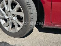 Usado Toyota Auris Hybrid Active 136 CV (100 kW) 2017 Rojo Familiar