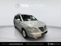 Usado SsangYong Rodius 165 CV (121 kW) 2008 Gris / plata Monovolumen
