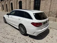 Usado Mercedes C220 AMG line 170 CV (125 kW) 2015 Blanco Familiar
