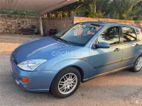 Usado Ford Focus Ambiente 100 CV (73 kW) 2001 Azul Berlina