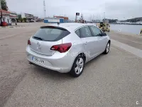 Usado Opel Astra Excellence 165 CV (121 kW) 2014 Gris / plata Berlina