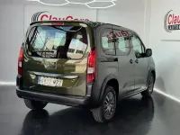 Usado Peugeot Rifter Allure 100 CV (73 kW) 2025 Verde Monovolumen