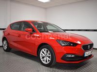 Usado Seat Leon Style 130 CV (95 kW) 2021 Rojo Berlina