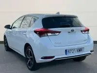 Usado Toyota Auris Hybrid Edition 136 CV (100 kW) 2018 Blanco Berlina