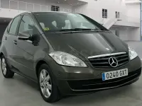 Usado Mercedes A180 Exclusive 109 CV (80 kW) 2010 Marrón Monovolumen