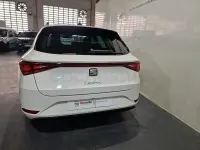 Usado Seat Leon Style 150 CV (110 kW) 2021 Blanco Familiar