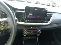 Usado Kia Stonic 120 CV (88 kW) 2022 Gris / plata SUV