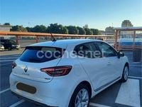 Begagnad Renault Clio V Initiale Paris 140 HK (102 kW) 2021 Vit Sedan