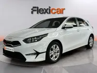 Usado Kia Ceed 136 CV (100 kW) 2023 Blanco Utilitario