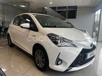 Usado Toyota Yaris Hybrid Active 100 CV (73 kW) 2019 Blanco Berlina