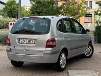 Usado Renault Scenic E-Tech 110 CV (80 kW) 2002 Gris / plata Monovolumen