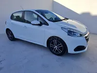 Usado Peugeot 208 Active 99 CV (72 kW) 2019 Blanco Utilitario