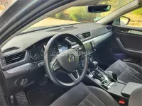 Usado Skoda Superb Style 190 CV (139 kW) 2016 Gris / plata Familiar