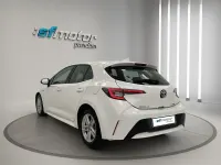 Używany Toyota Corolla Active 184 KM (135 kW) 2021 Biały Hatchback