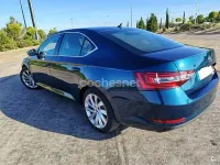Usado Skoda Superb Style 190 CV (139 kW) 2016 Azul Berlina