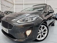 Usado Ford Fiesta Titanium 125 HP (91 kW) 2018 Cinzento Citadino