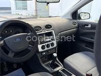 Usado Ford Focus Sport 109 CV (80 kW) 2005 Gris / plata Berlina