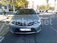Usado Toyota Auris Hybrid Advance 136 CV (100 kW) 2014 Gris / plata Familiar