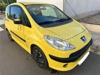 Usado Peugeot 1007 75 CV (55 kW) 2005 Gris / plata Monovolumen