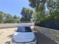 Usado Hyundai i20 100 CV (73 kW) 2018 Blanco Berlina