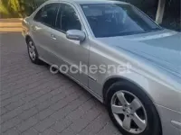 Usado Mercedes E320 Avantgarde 204 CV (150 kW) 2003 Gris / plata Berlina