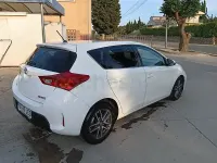 Usado Toyota Auris Active 124 CV (91 kW) 2015 Blanco Berlina
