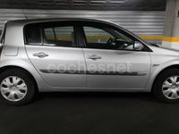 Usado Renault Mégane II Dynamique 105 CV (77 kW) 2007 Gris / plata Berlina