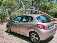 Usado Peugeot 208 Allure 120 CV (88 kW) 2013 Beige Utilitario