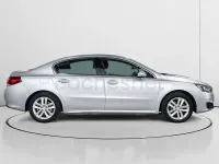 Usado Peugeot 508 Active 120 CV (88 kW) 2016 Gris / plata Berlina