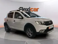 Usado Dacia Sandero Comfort 90 CV (66 kW) 2019 Blanco Berlina