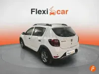 Usado Dacia Sandero Comfort 90 CV (66 kW) 2019 Blanco Berlina