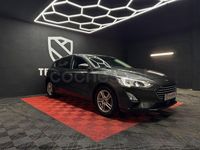 Usado Ford Focus Trend 100 CV (73 kW) 2019 Gris / plata Berlina