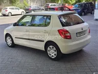 Usado Skoda Fabia 60 CV (44 kW) 2010 Blanco Berlina