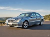 Usado Mercedes E240 Avantgarde 177 CV (130 kW) 2005 Azul Berlina