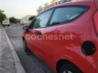 Usado Ford Fiesta Ambiente 60 CV (44 kW) 2009 Rojo Berlina