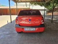 Usado Dacia Logan Ambiance 70 CV (51 kW) 2008 Rojo Berlina