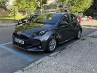 Usado Toyota Yaris Hybrid Active 116 CV (85 kW) 2022 Negro Berlina