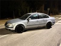 Usado VW Passat Advance 130 CV (95 kW) 2003 Gris / plata Familiar