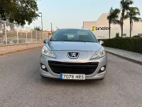 Usado Peugeot 207 68 CV (50 kW) 2013 Gris / plata Berlina