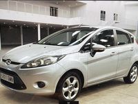 Usado Ford Fiesta Trend 90 CV (66 kW) 2009 Gris / plata Utilitario