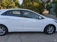 Usado Hyundai i30 110 CV (80 kW) 2013 Blanco Berlina