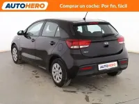 Usado Kia Rio 85 HP (62 kW) 2017 Preto Sedan