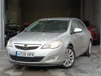 Usado Opel Astra Enjoy 115 CV (84 kW) 2011 Gris / plata Berlina